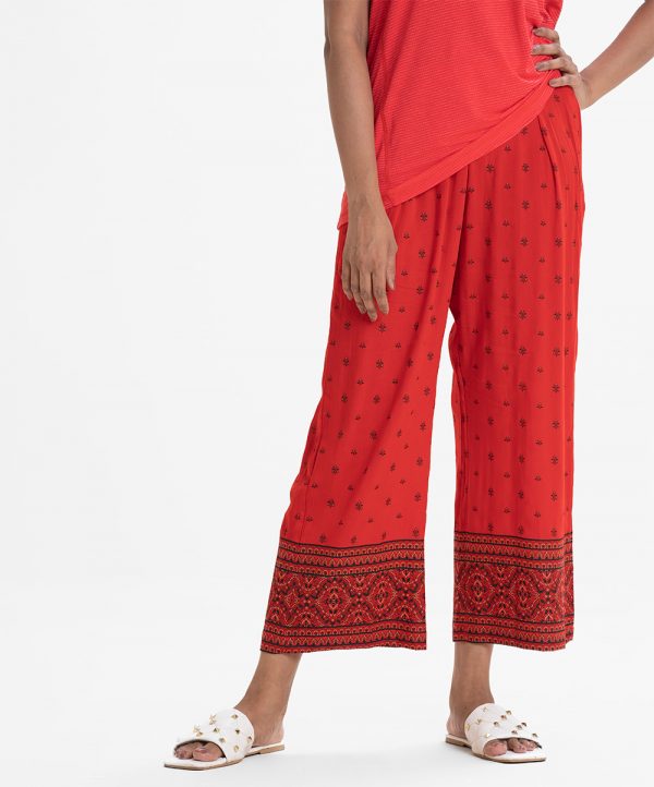 Women's palazzo in viscose fabric. Allover printed. Concealed elasticated waistline.