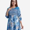 Printed A-line tunic in georgette fabric. Round Neck, three-quarter sleeved. Karchupi at the front.