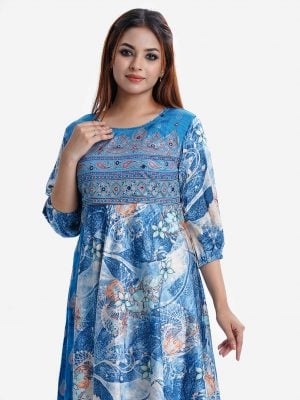 Printed A-line tunic in georgette fabric. Round Neck, three-quarter sleeved. Karchupi at the front.