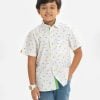 Kid boys short-sleeved casual shirt in printed cotton fabric. Classic collar, button fastening and a chest pocket.