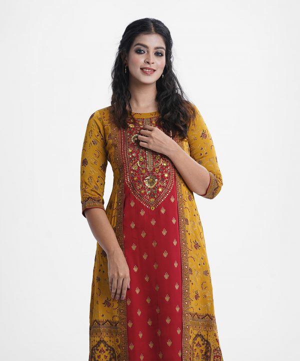 Floral printed three-quarter sleeved shrug with tunic in crepe fabric. karchupi and patch at the front and hemline.