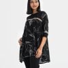 Women's tent-style tunic in blended cotton fabric. Round neck, three quarter sleeves. Chikankari patch at the front and sleeves.