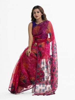 Women's printed exclusive saree in muslin fabric with beautiful tassels.