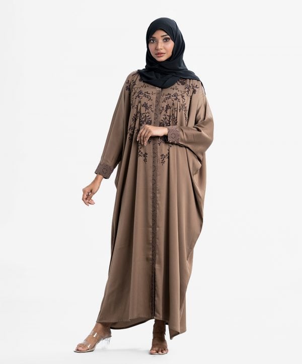 Women's abaya-style gown in zoom fabric. V-neck with button placket. Kimono sleeves with adjustable metal buttons at cuffs. Karchupi details at the front.