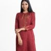 Floral printed straight kameez in crepe fabric. Stand collar, full sleeves. Karchupi at the front.