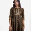 Women's A-line long tunic in floral printed georgette fabric. Mock neck, three-quarter sleeves. Patchwork with karchupi at placket.