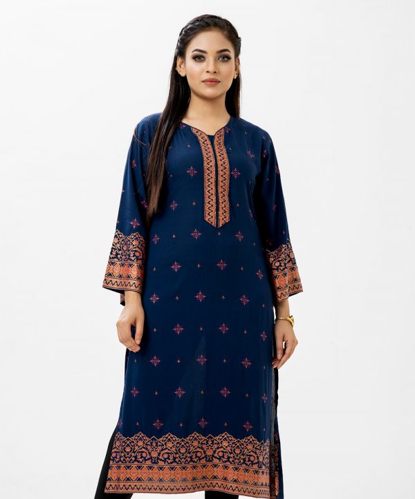 Printed straight kameez in viscose fabric. Three quarter bell sleeved, mandarin neck and karchupi at front.