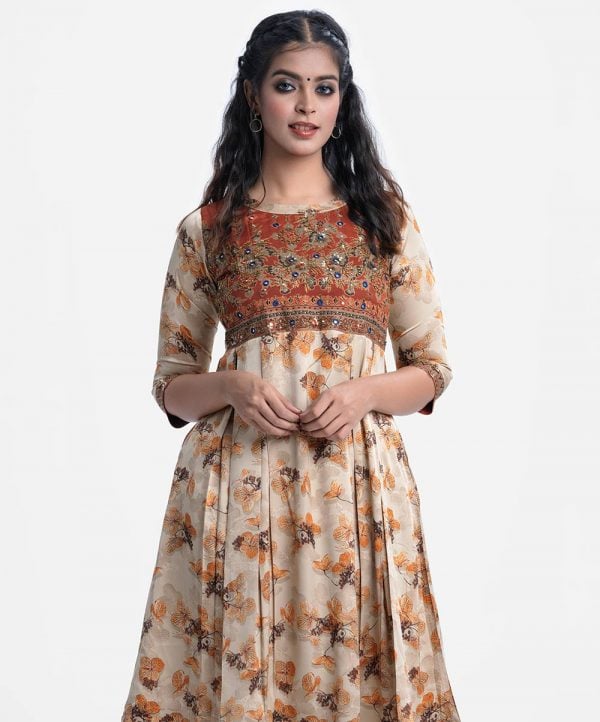 Printed A-line tunic in crepe fabric. Round Neck, three-quarter sleeved with adjustable buttons at cuffs. Karchupi at the front and attach patch at the hemline.