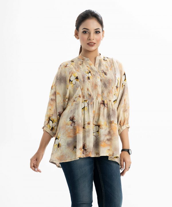 Floral printed woven tops in blended cotton fabric. Stand collar with v-cut, bishop sleeved nad smokey at the front.