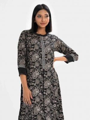 Printed A-line kameez in crepe fabric. Stand collar, three-quarter sleeved and karchupi at the button placket.