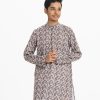 Teen boy's regular panjabi in printed cotton fabric. Mandarin collar, full sleeves and inseam pockets.