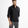 Men's washed long-sleeve casual shirt in cotton fabric. Classic collar, Two chest flap pockets, and button-up at the front and button fastening.