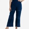 Women's printed palazzo in viscose fabric. Concealed elasticated waistline.