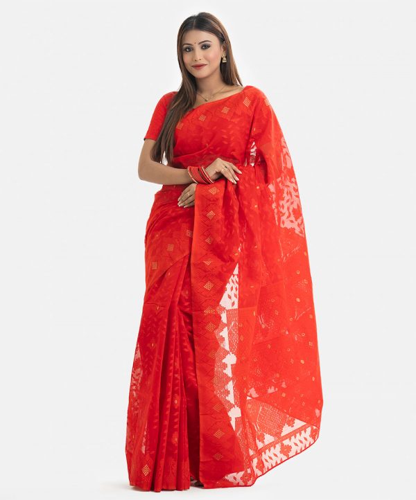 Women's traditional saree in half-silk fabric. Embellished with weaving details.
