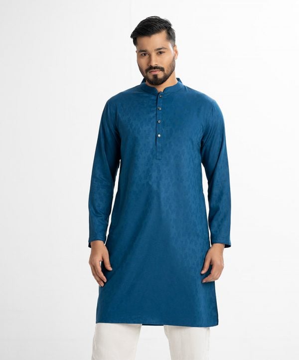 Men's semi-fitted panjabi in jacquard fabric. Mandarin collar and inseam pockets.