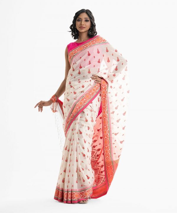 Women's all over printed saree in cotton fabric. Fringe trim at the achal.