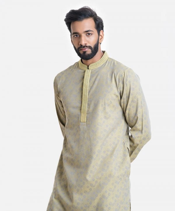 Men's slim fitted panjabi in jacquard cotton fabric. Embroidery at mandarin collar and placket. Inseam pockets.