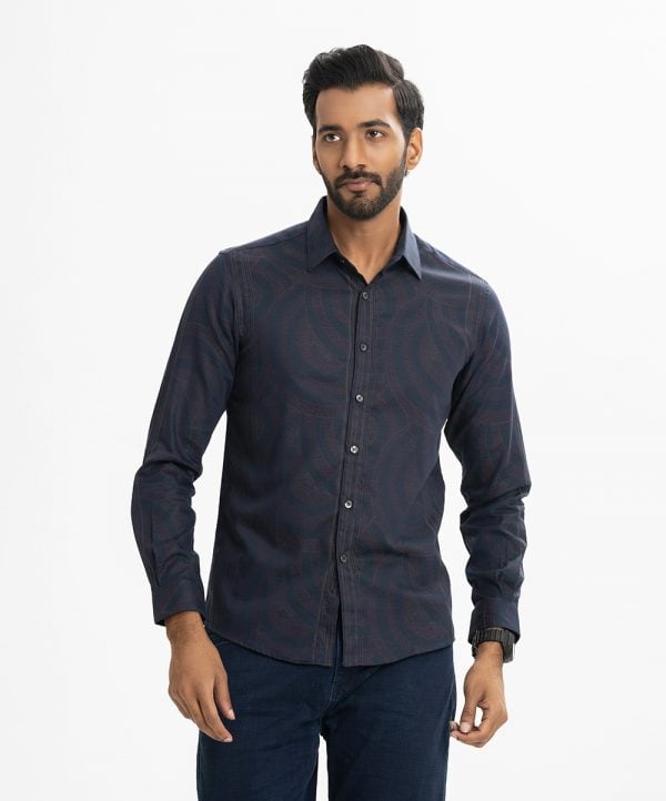 Men's printed long-sleeved business casual shirt in jacquard fabric. Classic collar, button fastening at the front and adjustable metal buttons at the cuffs.