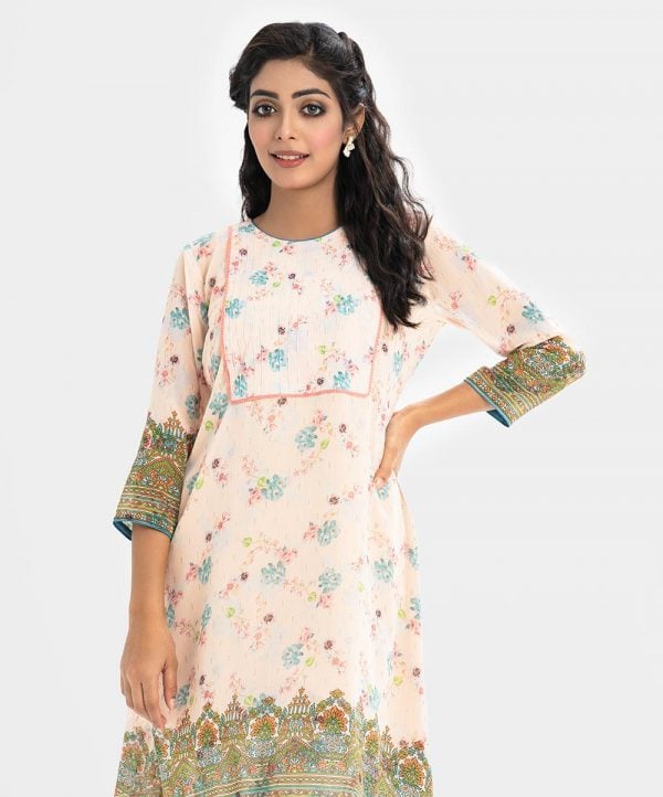 Floral printed A-line tunic in georgette fabric. Round neck, three-quarter sleeved.