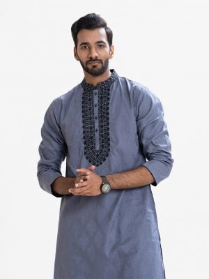 Men's fitted panjabi in Jacquard cotton fabric. Embroidery at mandarin collar with metal buttons on the placket.