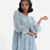 Printed A-line tunic in georgette fabric. Square neck, long puff-sleeved and smokey at the front. Trim frill at the front.