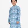 Kid boys printed fitted panjabi in cotton fabric. Mandarin collar with inseam pockets.
