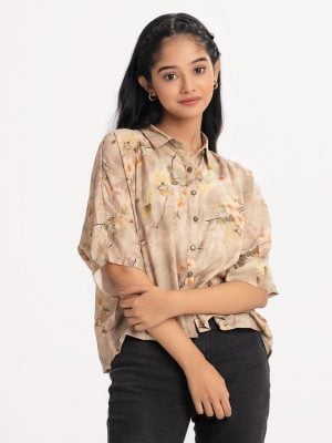 Teen girl's floral printed shirt style woven tops in blended cotton fabric. Classic collar and kimono sleeves.