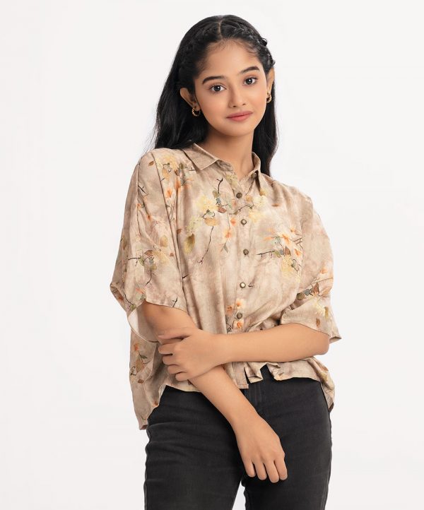 Teen girl's floral printed shirt style woven tops in blended cotton fabric. Classic collar and kimono sleeves.