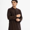 Men's slim-fitted panjabi in cotton fabric.Mandarin collar and inseam pockets. Embroidery at the front.
