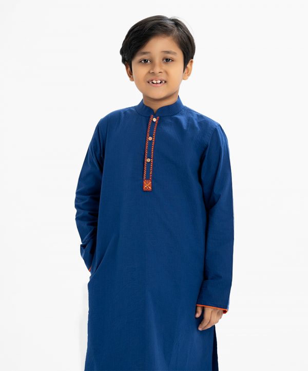 Kid boys panjabi in jacquard fabric. Mandarin collar and inseam pockets. karchupi at the front.