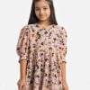 Kid girls A-line tunic in georgette fabric. Round neck, puff sleeves and gathered at the waistline.