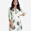 Printed A-line tunic in blended cotton fabric. V-neck, three-quarter sleeved. Embroidery at the front and patch at the hemline sleeves.