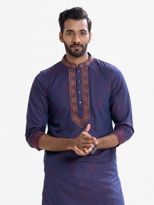 Men's slim-fitted panjabi in jacquard cotton fabric. Embroidery at mandarin collar with metal buttons on the placket.