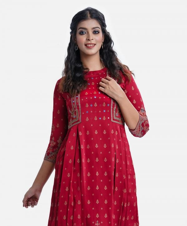 Women's ethnic printed frock style long tunic in crepe fabric. Mock neck and three-quarter sleeves. Box pleats at the side of the waistline. Karchupi at the front and sleeve.