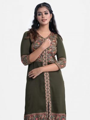Women's Straight kameez in zoom fabric. Karchupi and patch at the front and three-quarter sleeved.