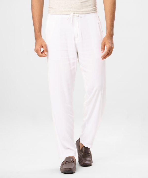 Men's pant pajama in blended cotton fabric. Two zippers fly side pockets with adjustable drowsting and two back pockets.