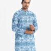 Men's printed fitted panjabi in cotton fabric. Mandarin collar with inseam pockets.