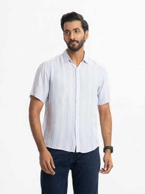 Men's Short Sleeve casual stripe shirt in cotton fabric. Classic collar and short sleeves. Button fastening at the front.