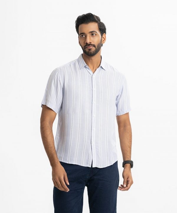Men's Short Sleeve casual stripe shirt in cotton fabric. Classic collar and short sleeves. Button fastening at the front.