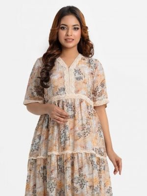 Women's flared style maxi in printed blended cotton fabric. V-neckline, bell sleeves. Lacework at the front and sleeves.