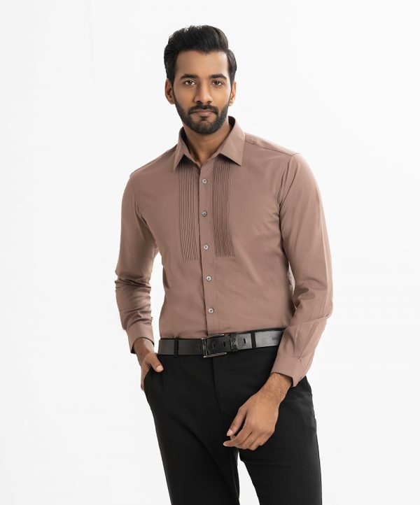 Men's long-sleeved casual shirt in printed cotton blended fabric. Classic collar, button fastening at the front and adjustable metal buttons at the cuffs.