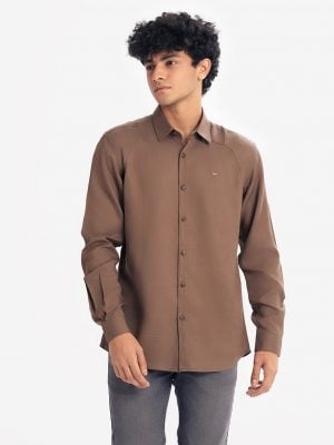 Men's long-sleeve casual shirt in twill viscose fabric. Classic collar and short sleeves. Button fastening at the front.