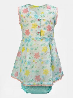 Sleeveless tent-style newborn baby girls frock in cotton fabric. All-over floral printed with lace work at hemline and sleeves. round neck with V-cut and button fastening at the front. Completed with baby pants.
