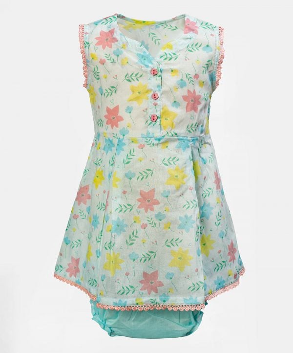 Sleeveless tent-style newborn baby girls frock in cotton fabric. All-over floral printed with lace work at hemline and sleeves. round neck with V-cut and button fastening at the front. Completed with baby pants.