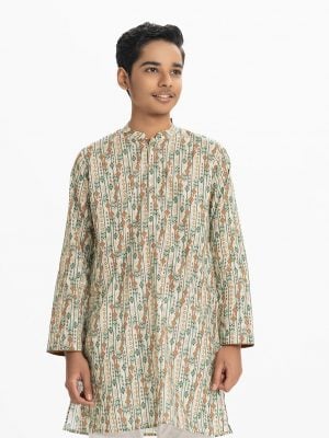 Teen Boys printed panjabi in cotton fabric. Mandarin collar, inseam pockets and button fastening at the front.