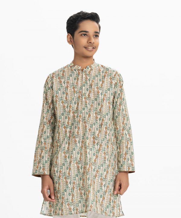 Teen Boys printed panjabi in cotton fabric. Mandarin collar, inseam pockets and button fastening at the front.