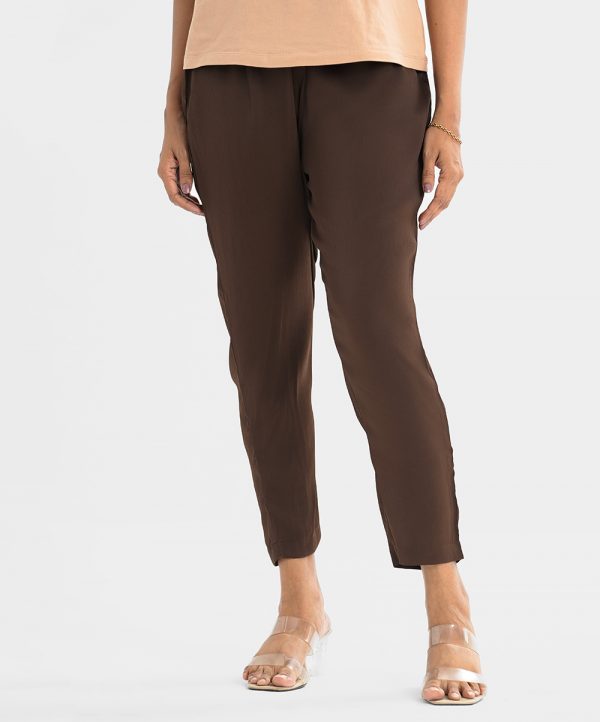 Women's casual style palazzo in zoom fabric. Concealed elasticated waistline.