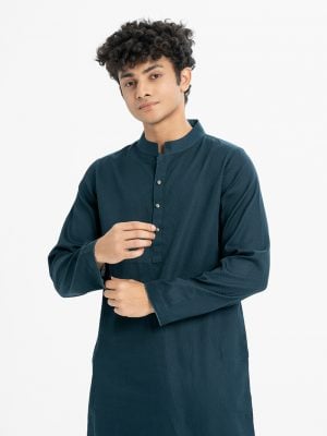 Men's semi-fitted panjabi in jacquard fabric.Mandarin collar and inseam pockets.