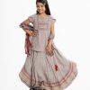 Kid girls printed ghagra choli set in viscose fabric. Round neck, short-sleeved top with karchupi at the front. Tie-dye chiffon dupatta with a printed skirt.