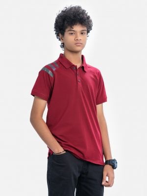 Teen boy's polo shirt in stretched cotton knit fabric. Classic collar, short sleeves and a straight-cut hem.